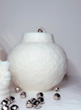Load image into Gallery viewer, Christmas Bauble Candle