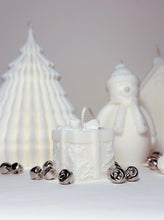 Load image into Gallery viewer, Small Christmas Gift Box